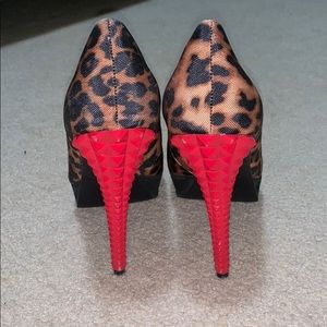Rachel rachel Roy Leopard spike heels